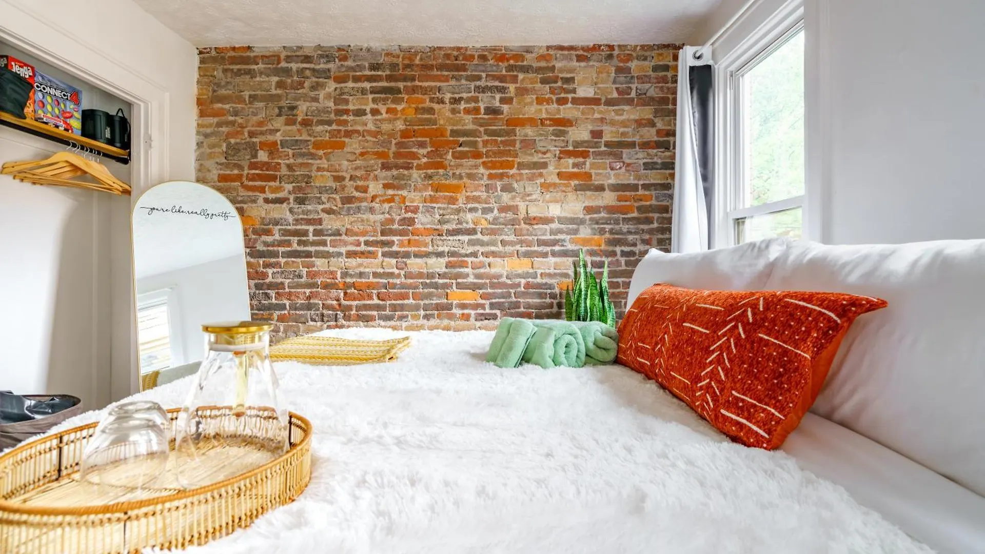 Prime Location Top Rated Clean Parking Free Columbus Holiday home